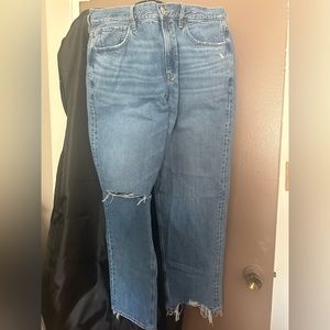Brand new only tried on! American eagle Redesign Ripped '90s Straight Jean